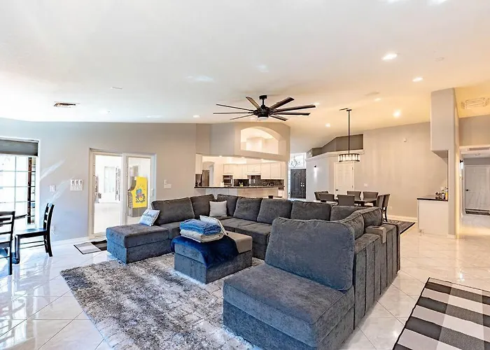 Pool Pool Table View Sleeps 24 Holiday home Lake Havasu City