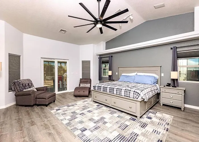 Holiday home Pool Pool Table View Sleeps 24